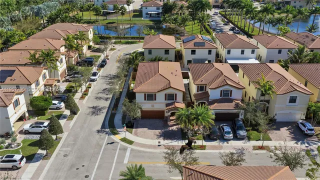 $975,000 | 8895 Northwest 100th Place, Doral, FL 33178