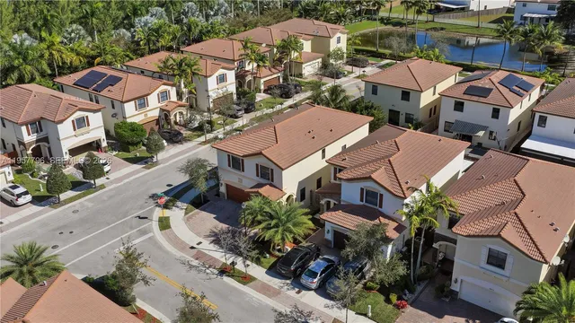 $975,000 | 8895 Northwest 100th Place, Doral, FL 33178