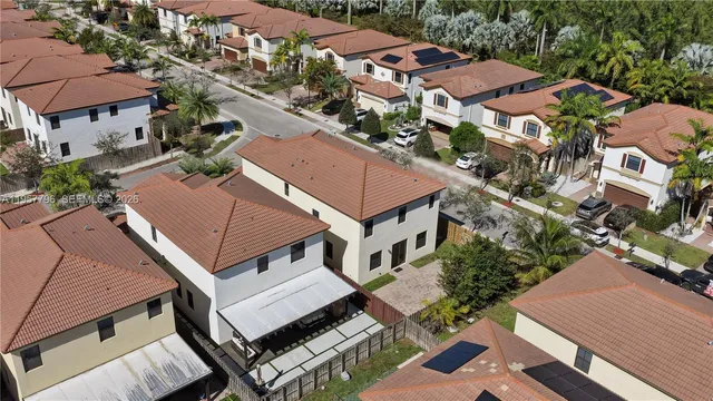 $975,000 | 8895 Northwest 100th Place, Doral, FL 33178