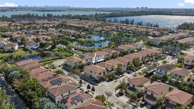 $975,000 | 8895 Northwest 100th Place, Doral, FL 33178