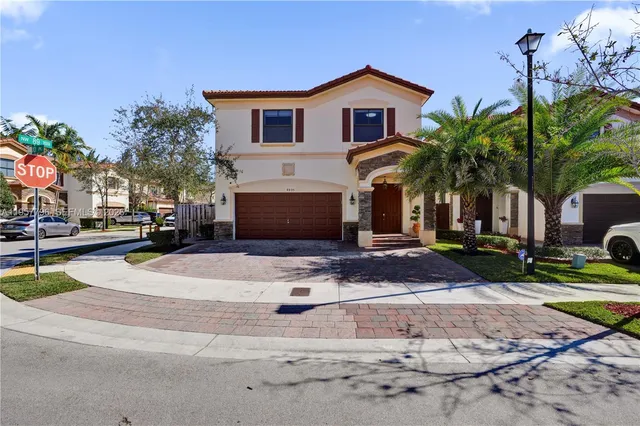 $975,000 | 8895 Northwest 100th Place, Doral, FL 33178