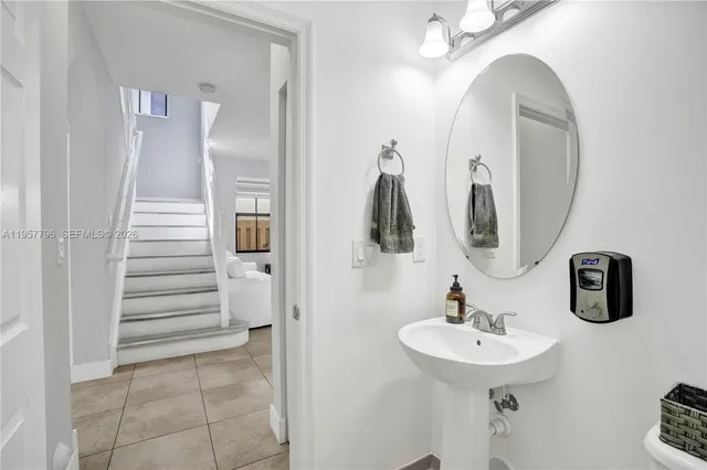 $975,000 | 8895 Northwest 100th Place, Doral, FL 33178