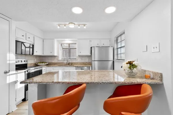 $169,900 | 15221 Berry Trail, Unit 807, Dallas, TX 75248