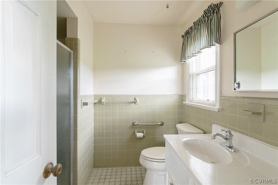 7375 Rural Point Road Mechanicsville, VA 23116 - Photo 17 of 34 Master bathroom