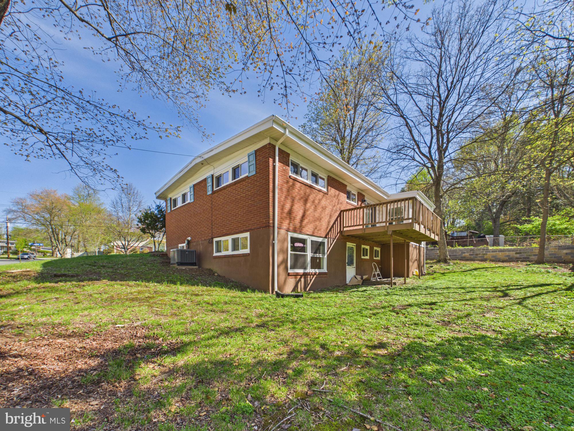 622 McIntyre Road Rockville, MD 20851 - Photo 4 of 38