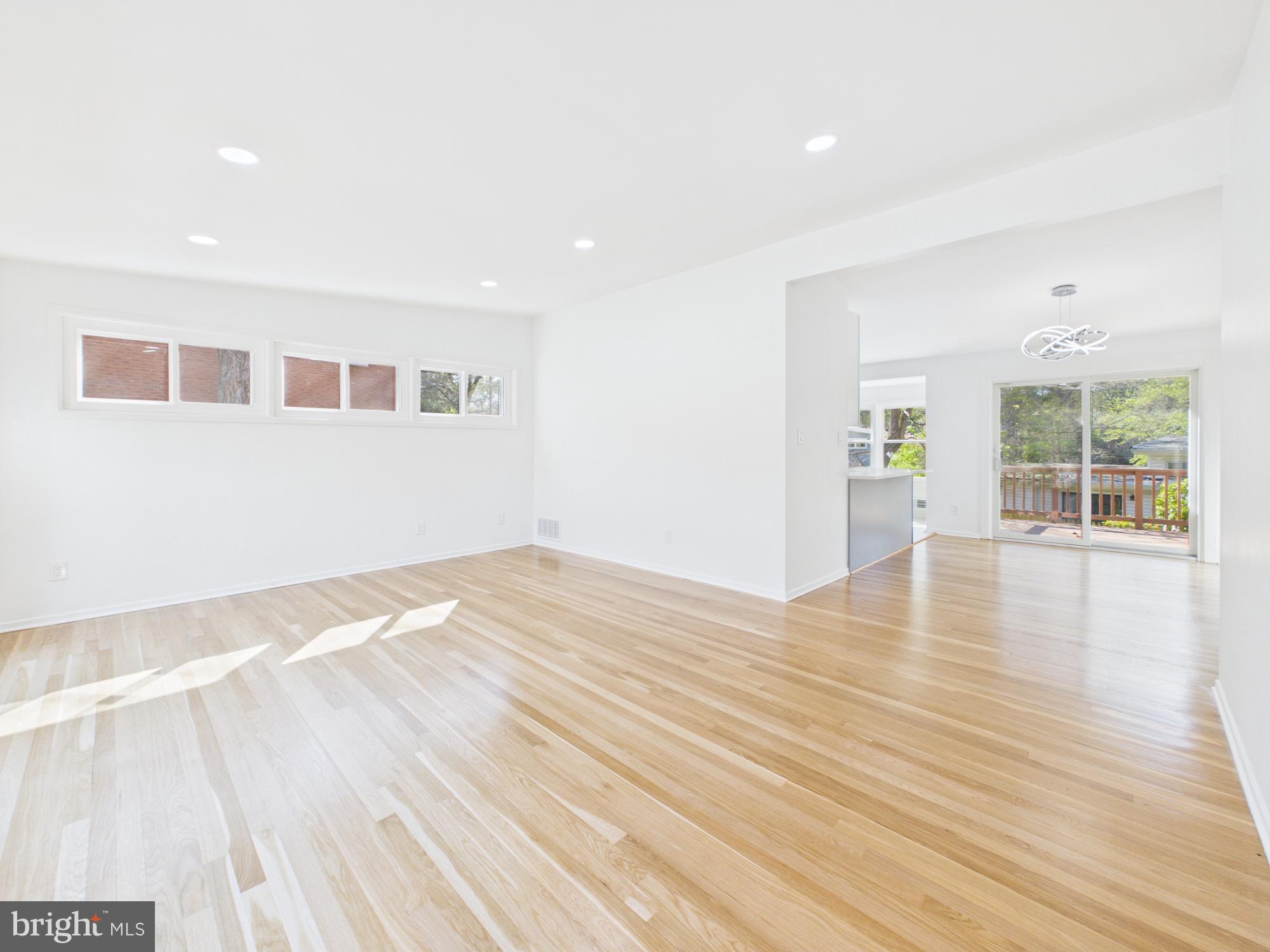 622 McIntyre Road Rockville, MD 20851 - Photo 6 of 38 Living Room