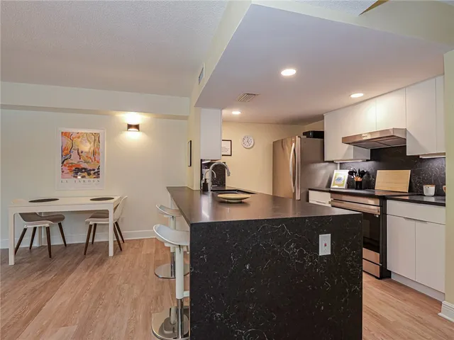 $3,000 | 855 Dahlia Lane, Unit 206, Vero Beach, FL 32963