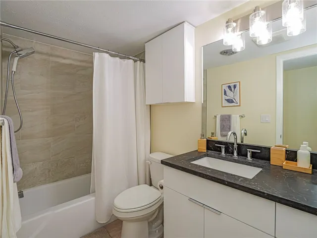 $3,000 | 855 Dahlia Lane, Unit 206, Vero Beach, FL 32963