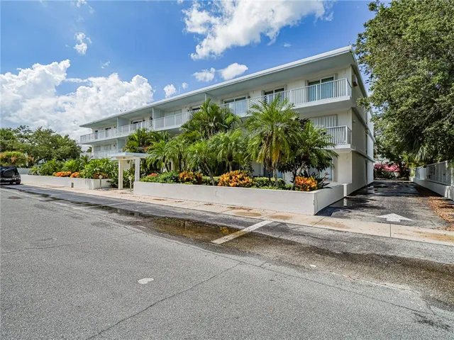 $3,000 | 855 Dahlia Lane, Unit 206, Vero Beach, FL 32963