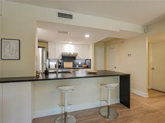 $3,000 | 855 Dahlia Lane, Unit 206, Vero Beach, FL 32963