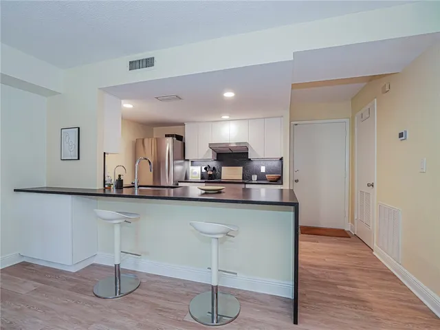 $3,000 | 855 Dahlia Lane, Unit 206, Vero Beach, FL 32963