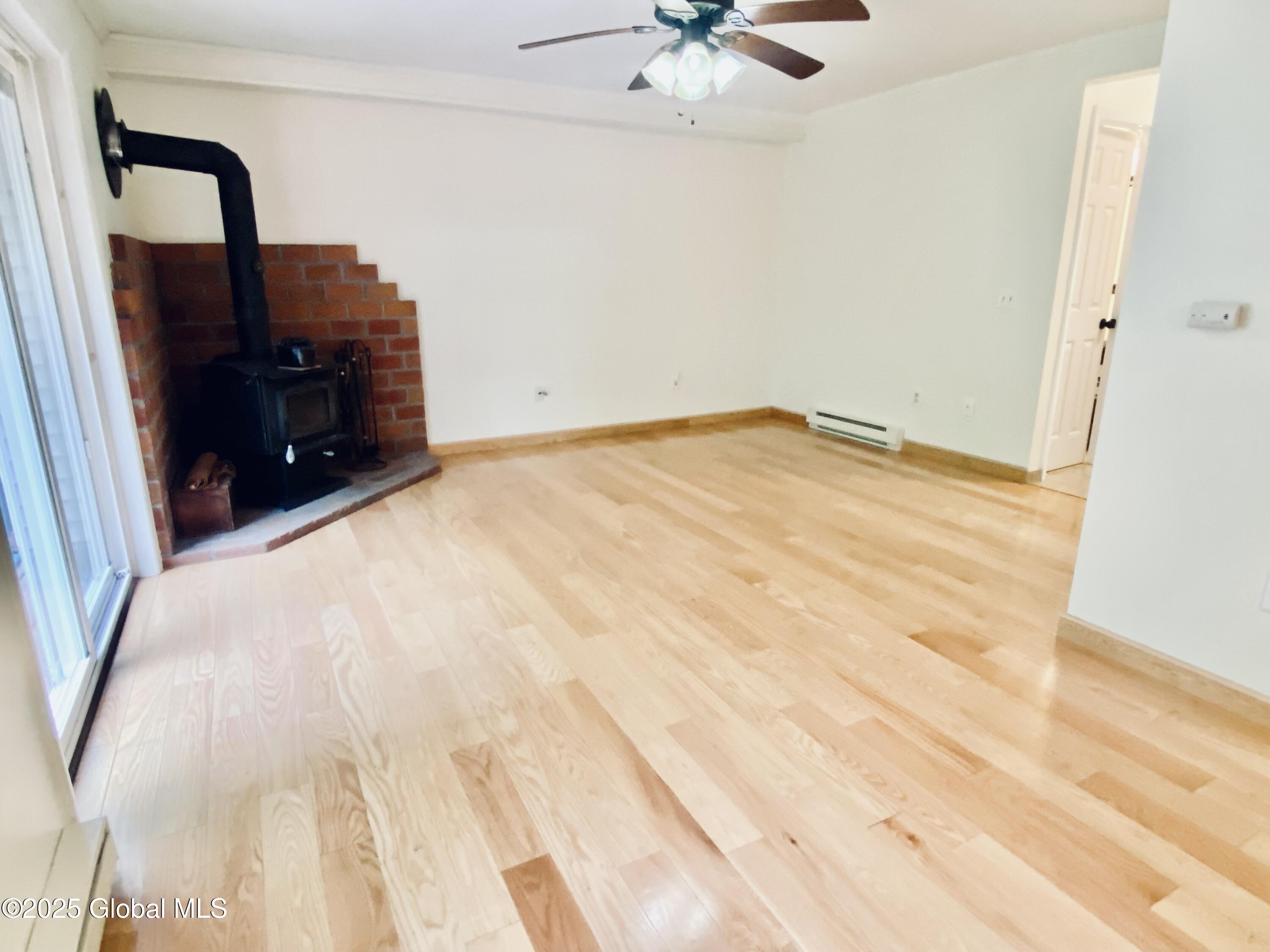 26 Queensway Queensbury, NY 12804 - Photo 7 of 32 8-Living Room