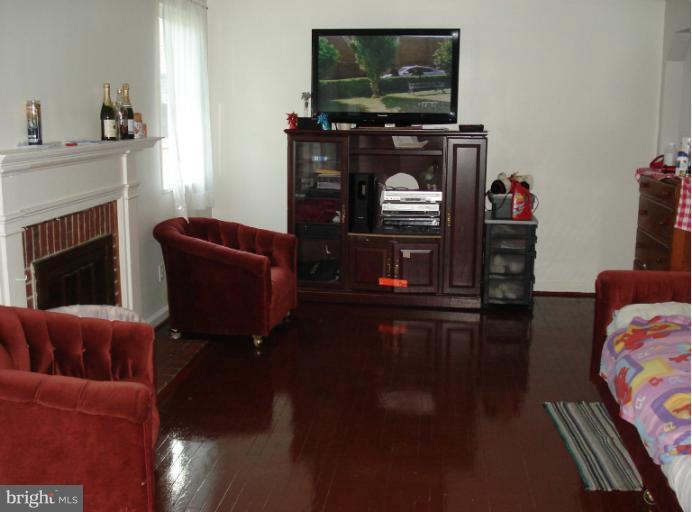 410 Harding Drive Silver Spring, MD 20901 - Photo 1 of 17 Living Room