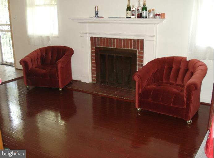 410 Harding Drive Silver Spring, MD 20901 - Photo 11 of 17 Living Room