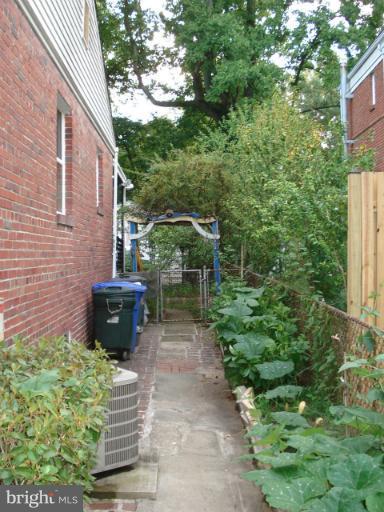 410 Harding Drive Silver Spring, MD 20901 - Photo 14 of 17 Exterior (General)