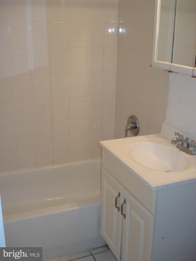410 Harding Drive Silver Spring, MD 20901 - Photo 4 of 17 Bath