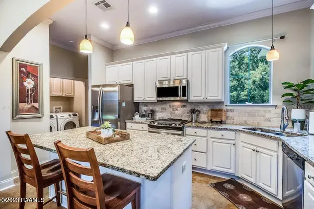 $4,000 | 402 East Martial Avenue, Lafayette, LA 70508