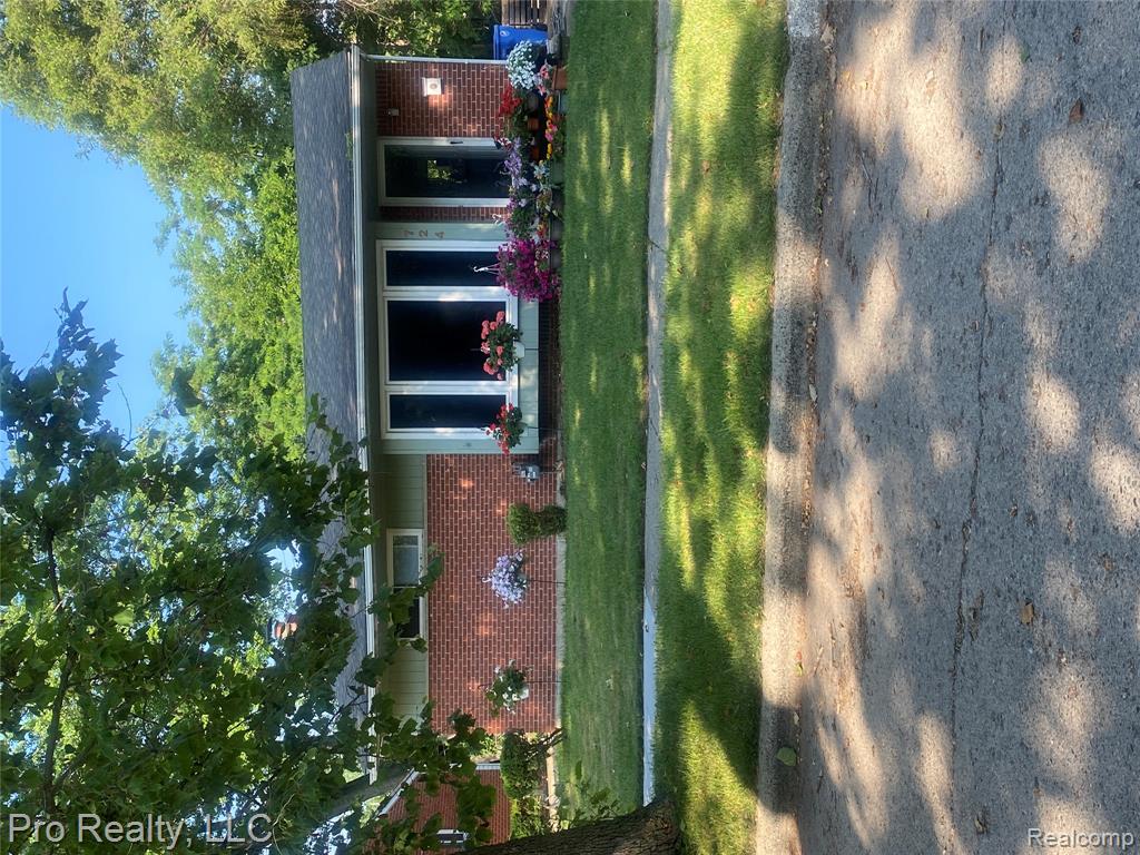 724 Clair Street Inkster, MI 48141 - Photo 1 of 9