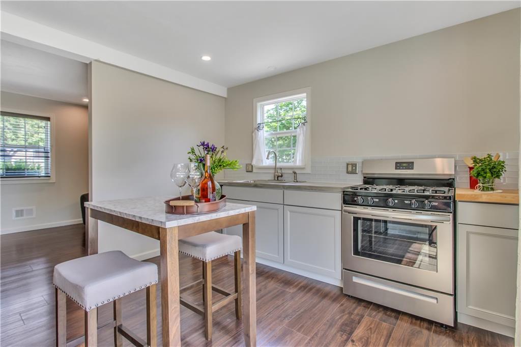 12 Cabindale Drive McKees Rocks, PA 15136 - Photo 4 of 20 Gallery Image 4