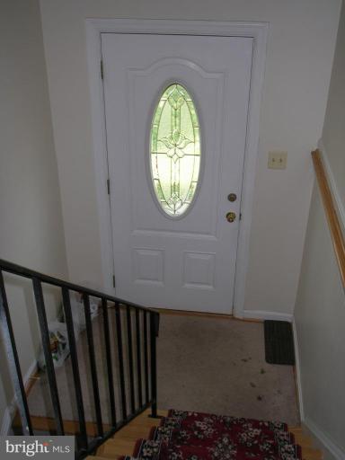 621 Poplar Road Sterling, VA 20164 - Photo 7 of 26 Entrance / Foyer