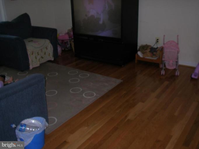 621 Poplar Road Sterling, VA 20164 - Photo 8 of 26 Living Room #2