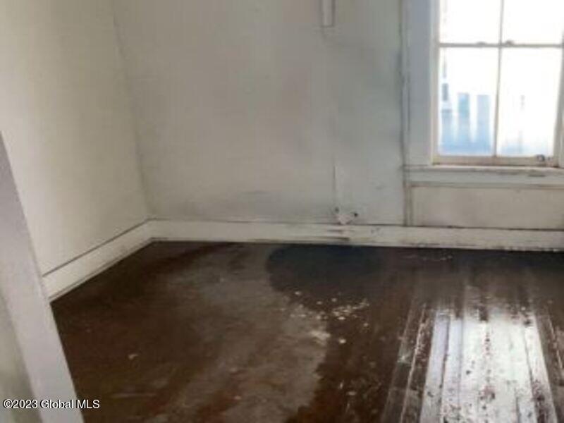 529 Washington Avenue Albany, NY 12206 - Photo 4 of 9 4