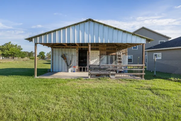 $550,000 | 10269 Highway 90, Bedias, TX 77831