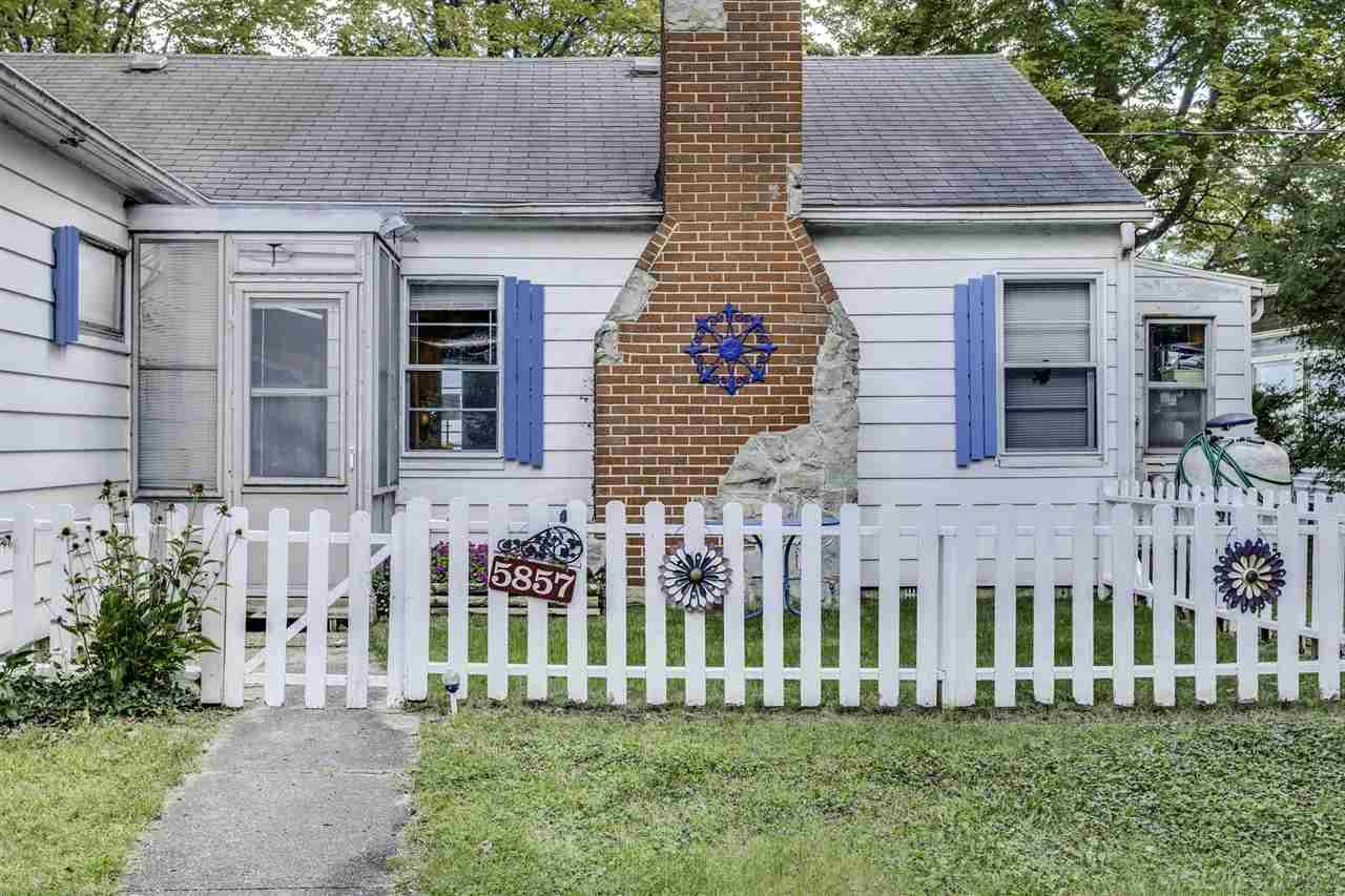 5857 Lakeshore Road Lexington, MI 48450 - Photo 12 of 43 50054481-11.JPG