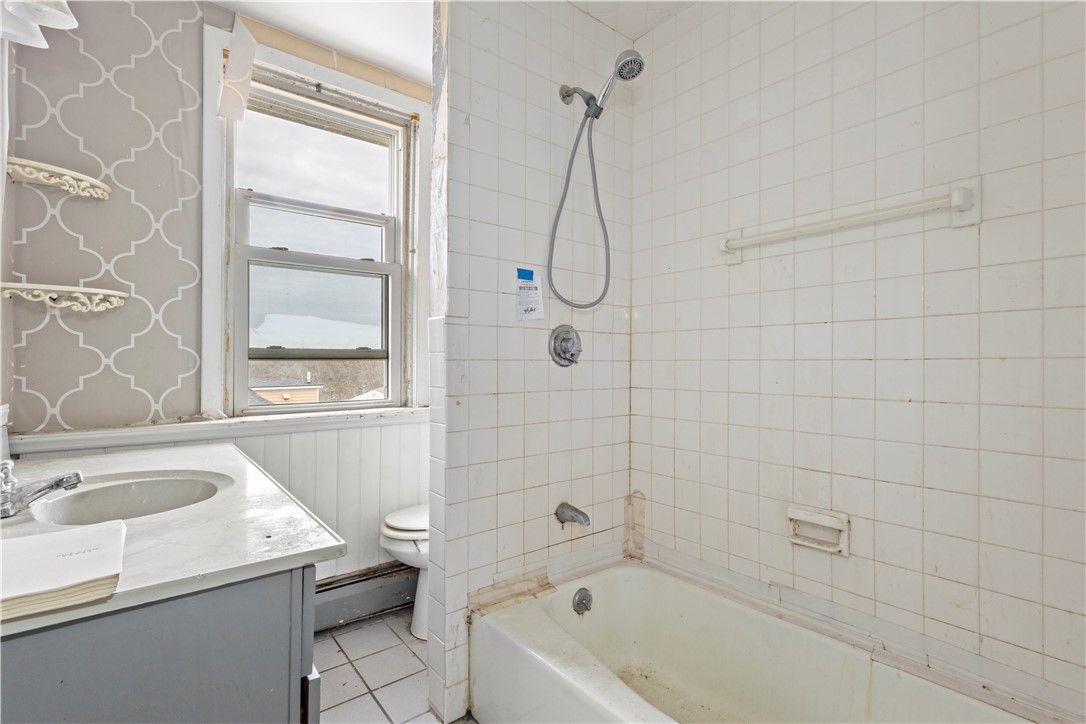 73 Wainwright Street Providence, RI 02908 - Photo 23 of 34