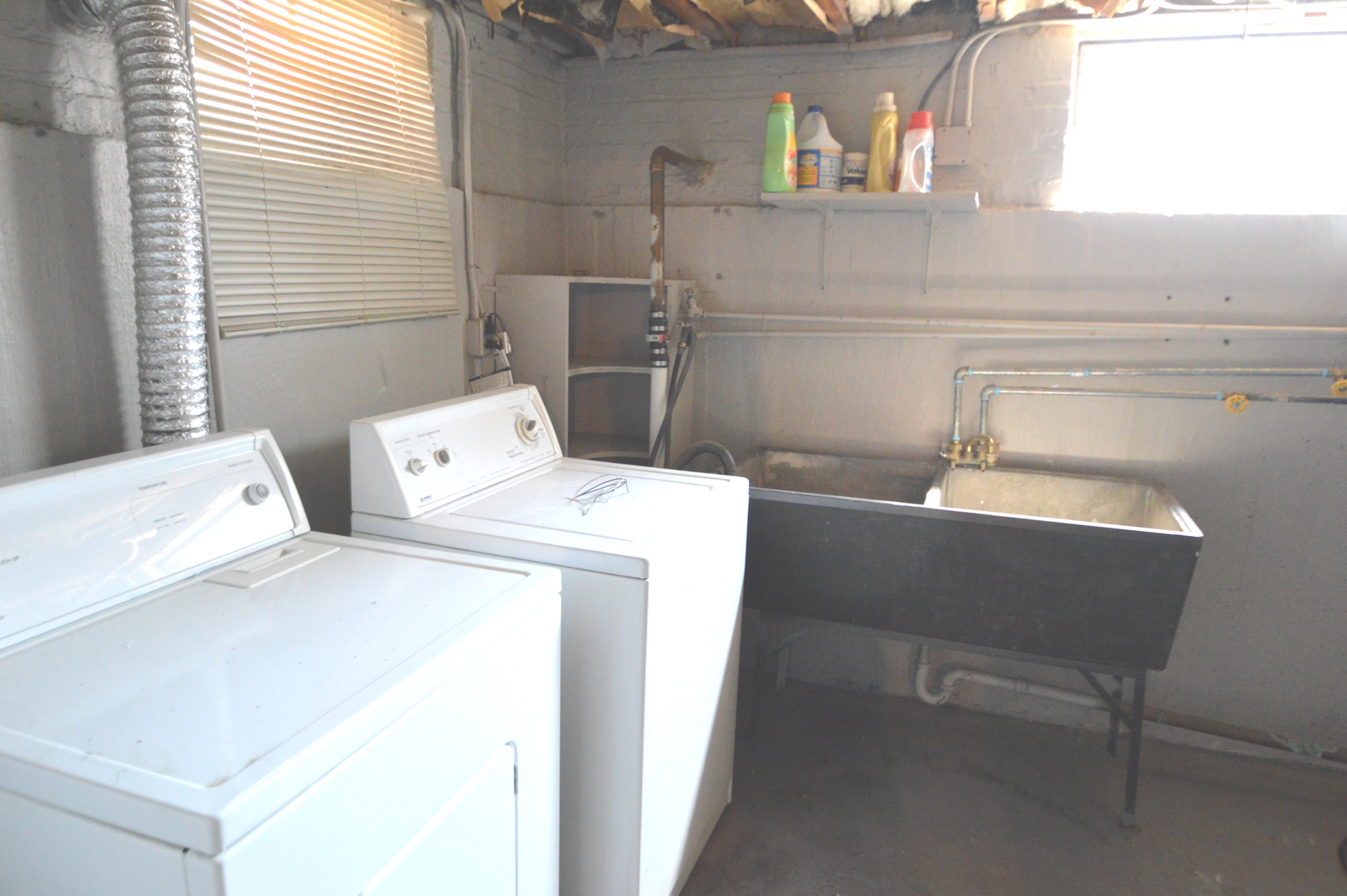 1517 Morris Avenue Berkeley, IL 60163 - Photo 24 of 35 a utility room with dryer and washer