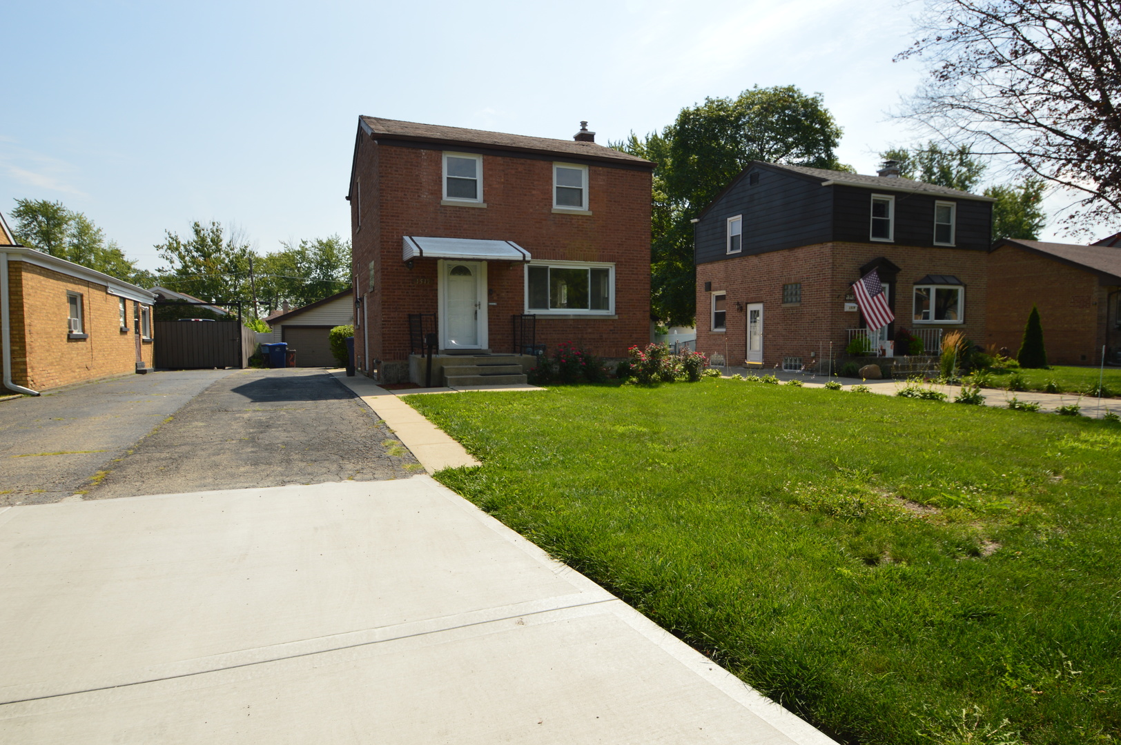 1517 Morris Avenue Berkeley, IL 60163 - Photo 27 of 35 a view of a yard in front of a house