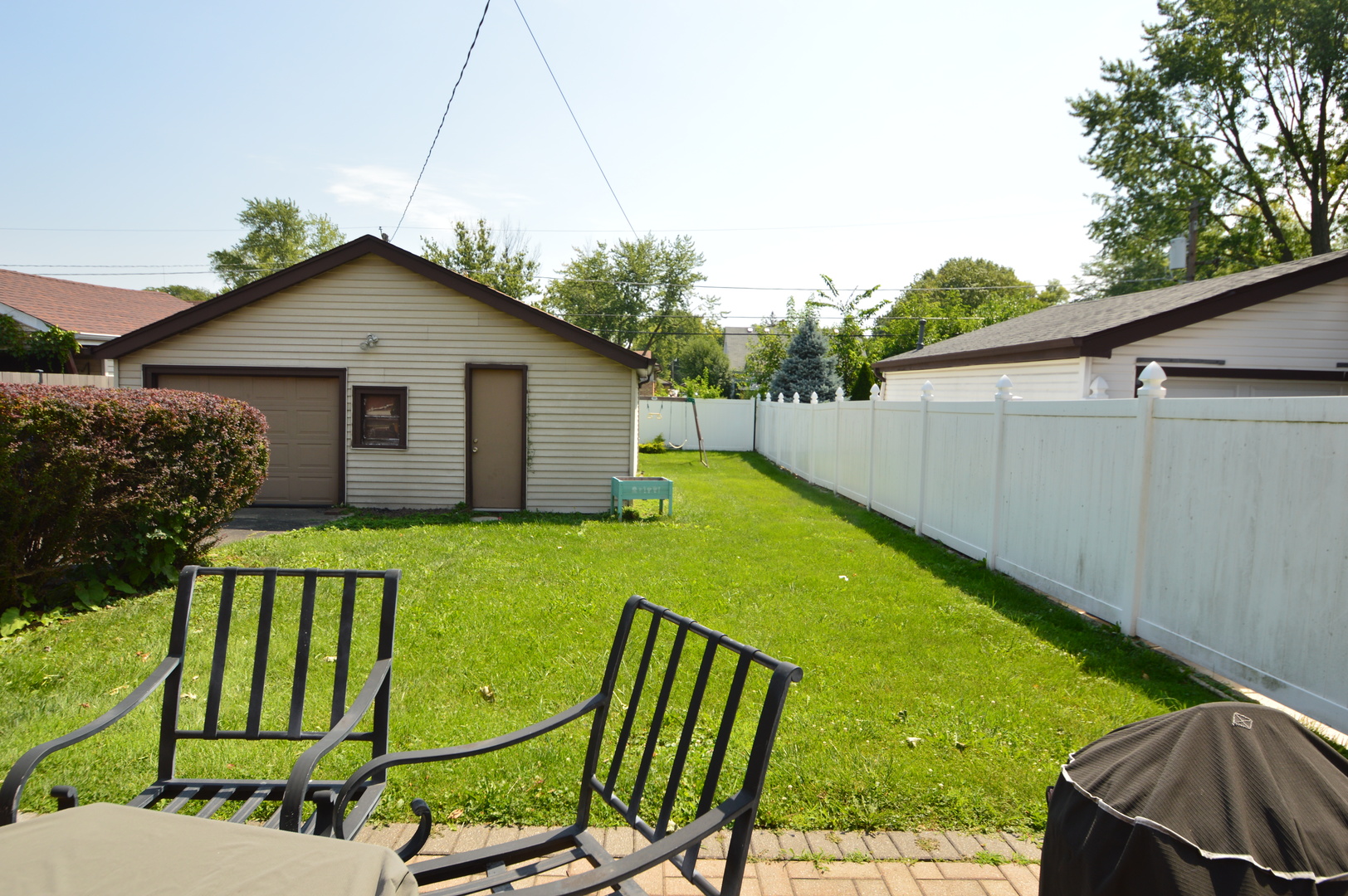 1517 Morris Avenue Berkeley, IL 60163 - Photo 29 of 35 a view of a backyard with a garden