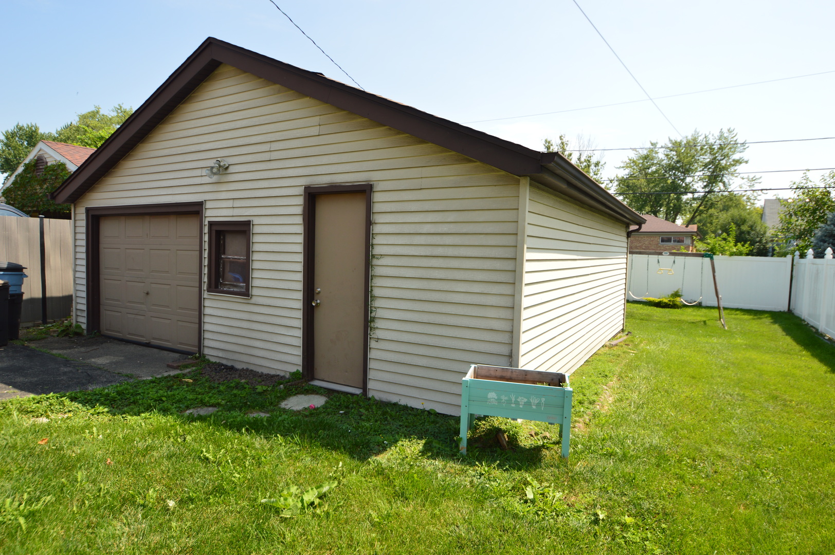 1517 Morris Avenue Berkeley, IL 60163 - Photo 30 of 35 a view of backyard with a garden