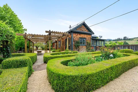 $4,500,000 | 6003-6017 Red Winery Road, Geyserville, CA 95441