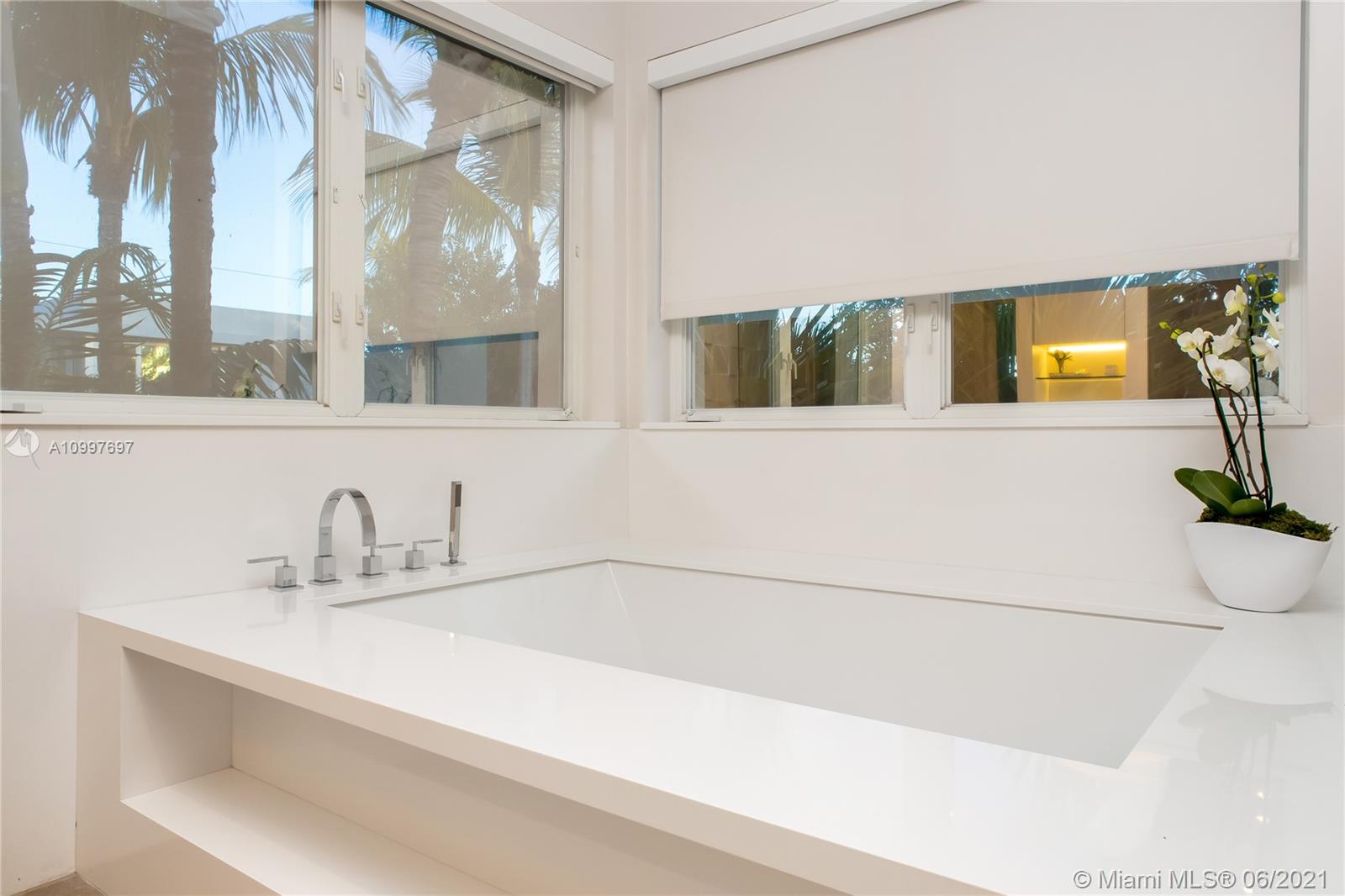 545 Hampton Lane Key Biscayne, FL 33149 - Photo 22 of 33