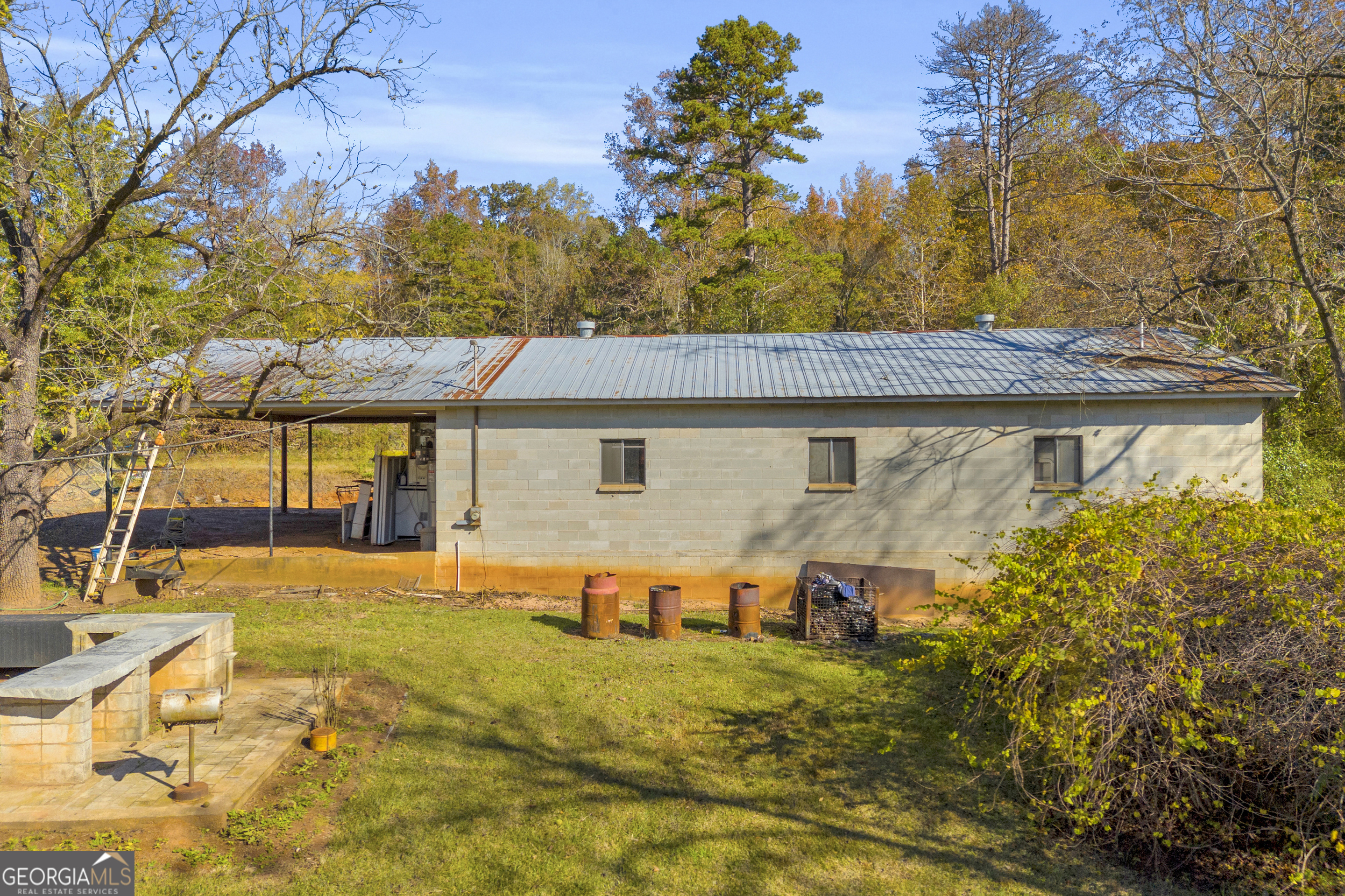 1129 Lord Road Commerce, GA 30530 - Photo 16 of 30 a front view of a house with garden