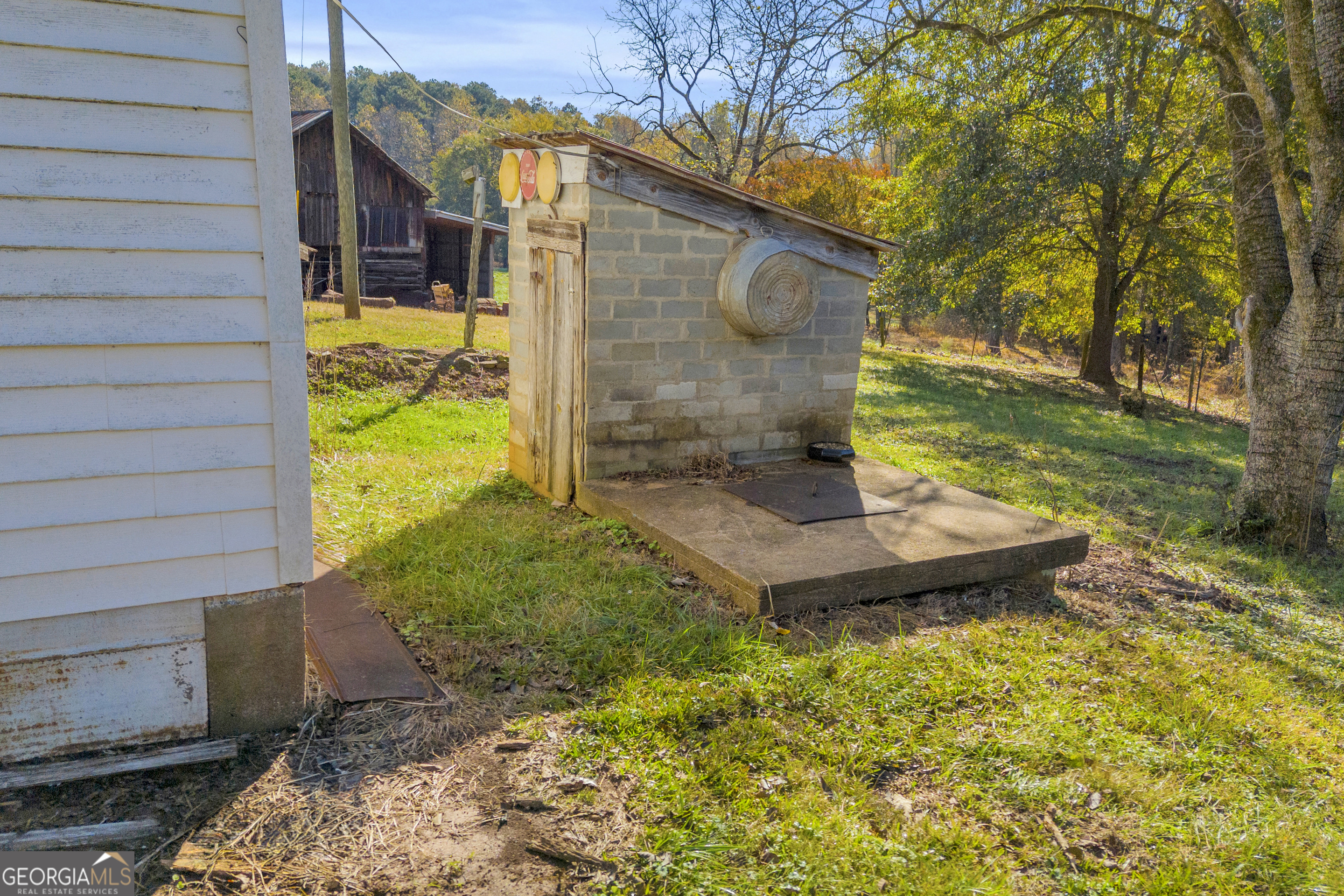 1129 Lord Road Commerce, GA 30530 - Photo 19 of 30 a front view of a house with a garden