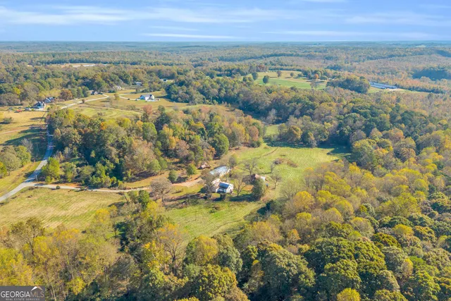 a view of an outdoor space and a yard