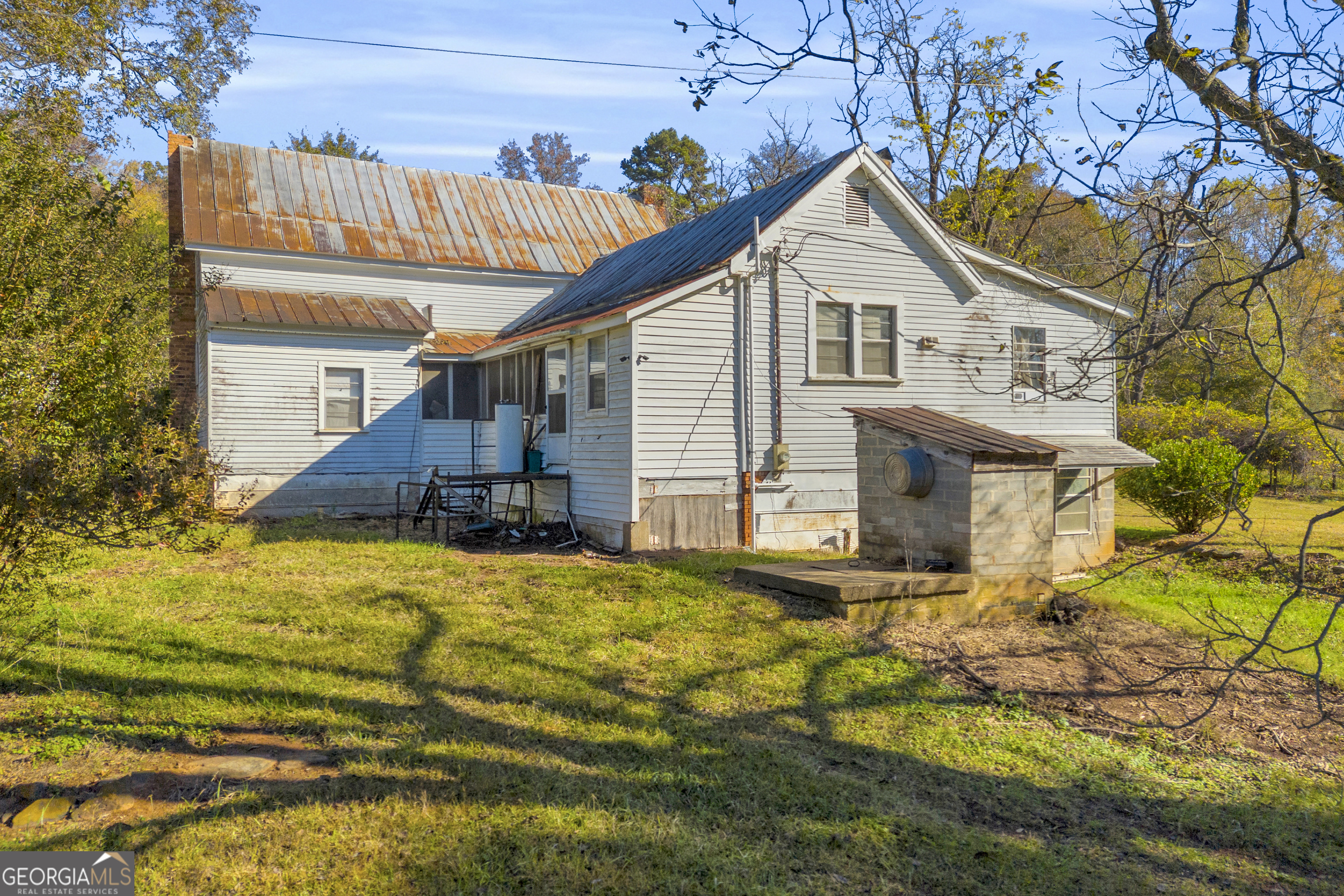 1129 Lord Road Commerce, GA 30530 - Photo 10 of 30 a front view of house with yard