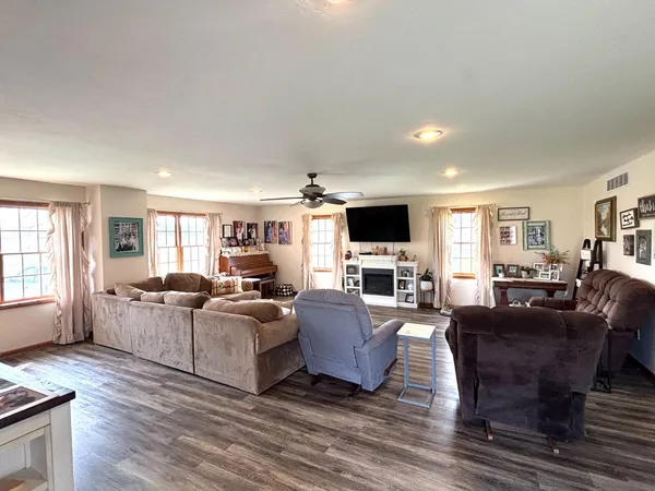 $570,000 | 18555 Days Way Lane, Aurora, IN 47001