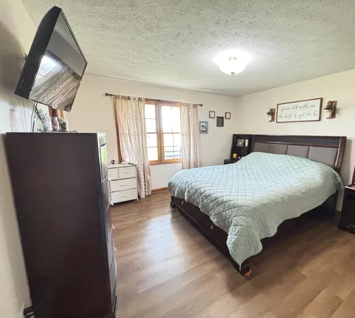 $570,000 | 18555 Days Way Lane, Aurora, IN 47001