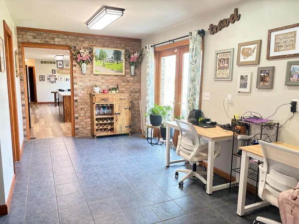 $570,000 | 18555 Days Way Lane, Aurora, IN 47001