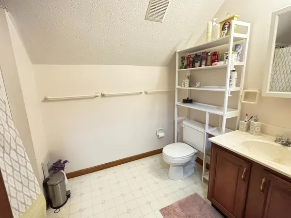 $570,000 | 18555 Days Way Lane, Aurora, IN 47001