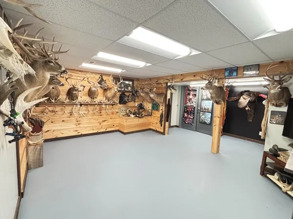 $570,000 | 18555 Days Way Lane, Aurora, IN 47001