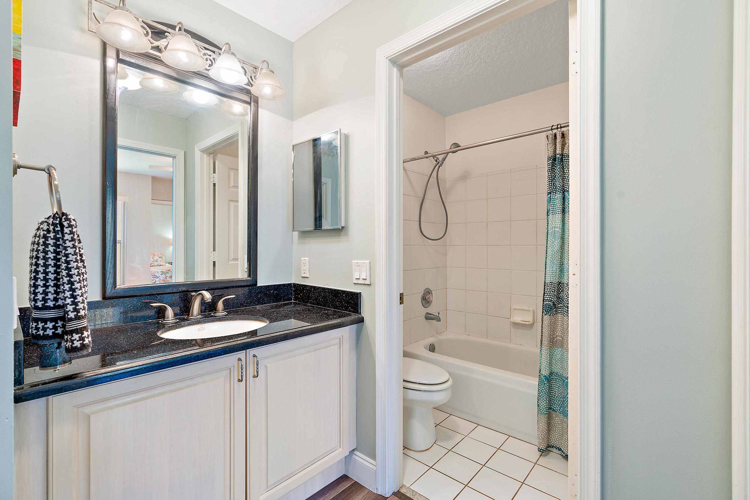4121 Dakota Drive Riviera Beach, FL 33418 - Photo 14 of 18 Guest Bath
