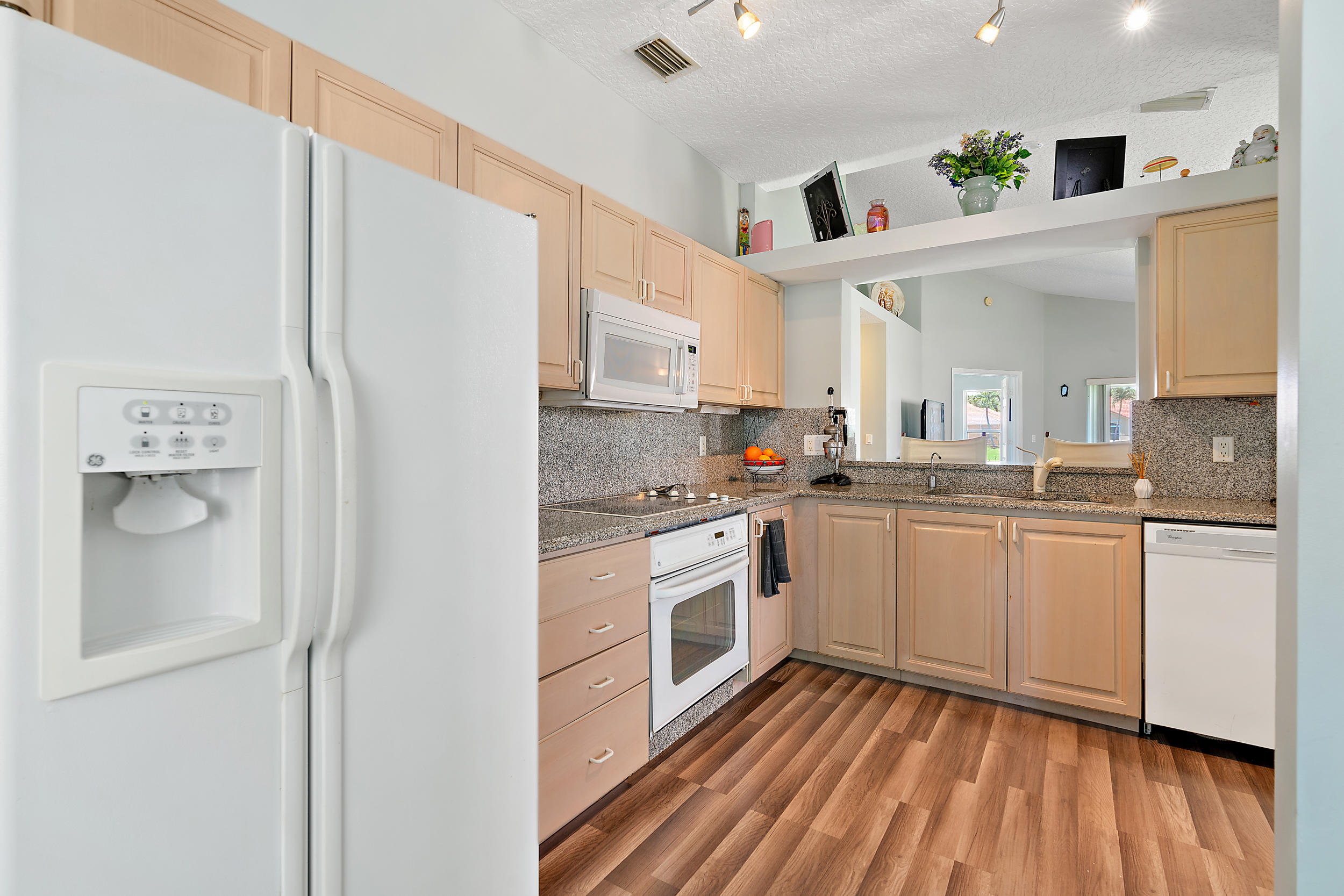 4121 Dakota Drive Riviera Beach, FL 33418 - Photo 2 of 18 Kitchen