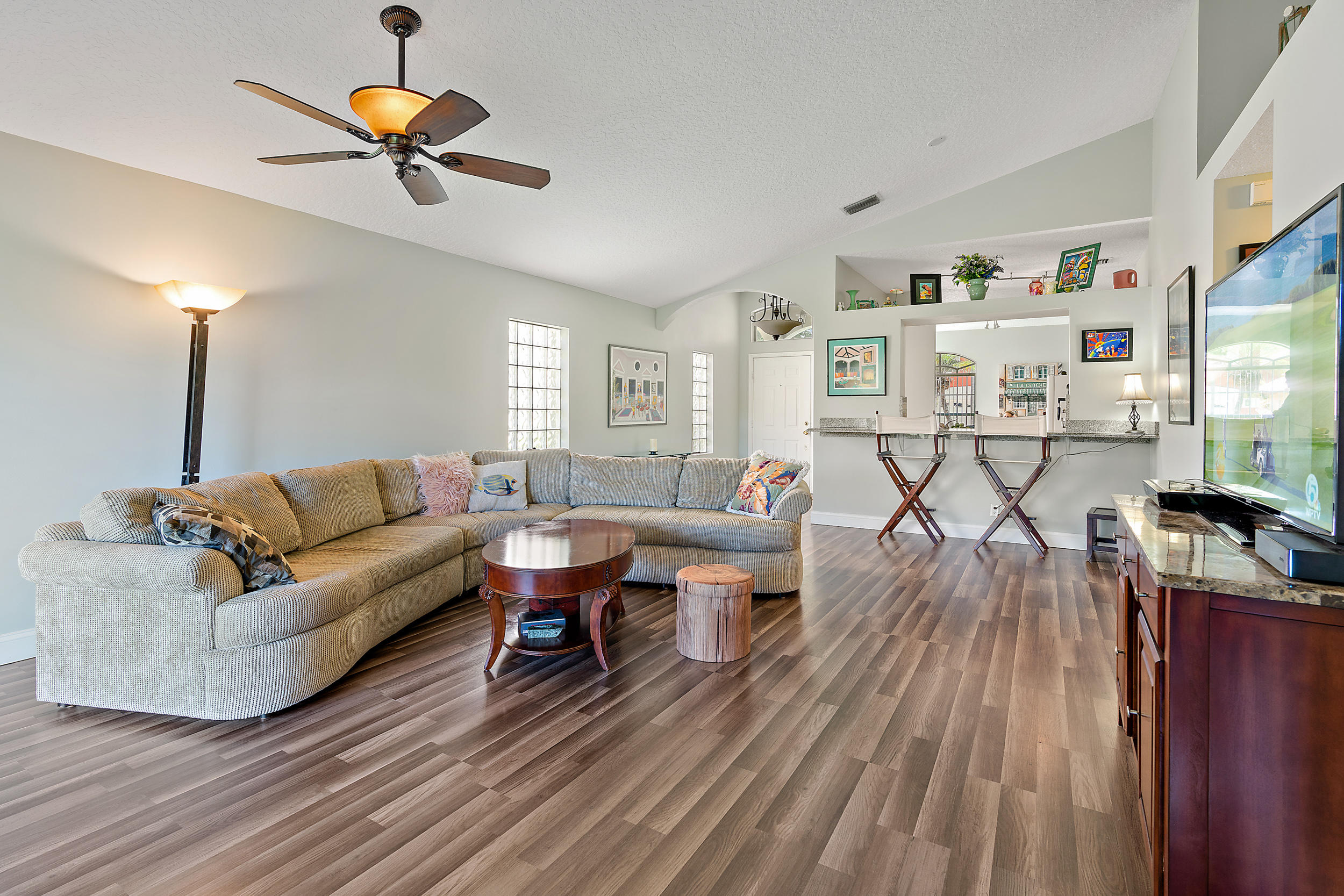 4121 Dakota Drive Riviera Beach, FL 33418 - Photo 5 of 18 Living area