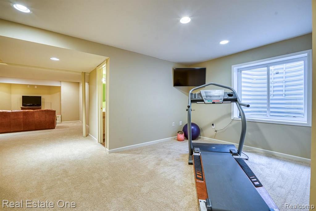 3658 Everett Drive Rochester Hills, MI 48307 - Photo 31 of 43