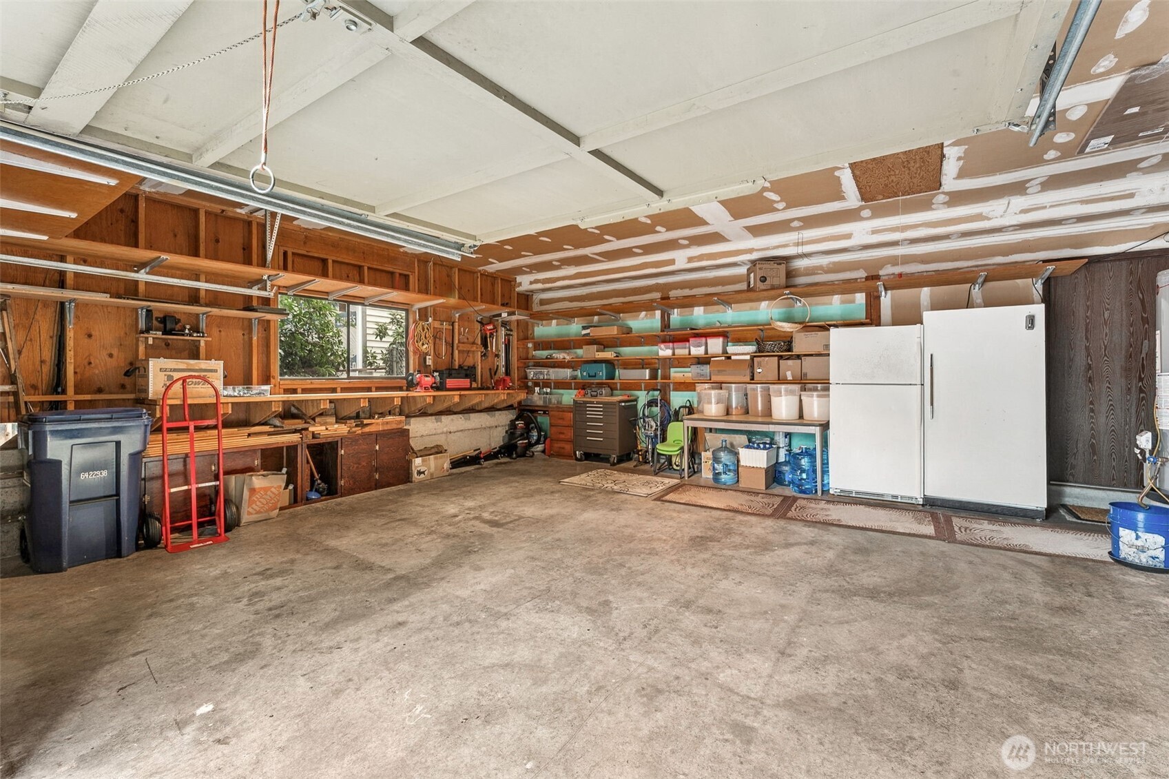 34609 4th Place South Federal Way, WA 98003 - Photo 16 of 38 a view of a car garage