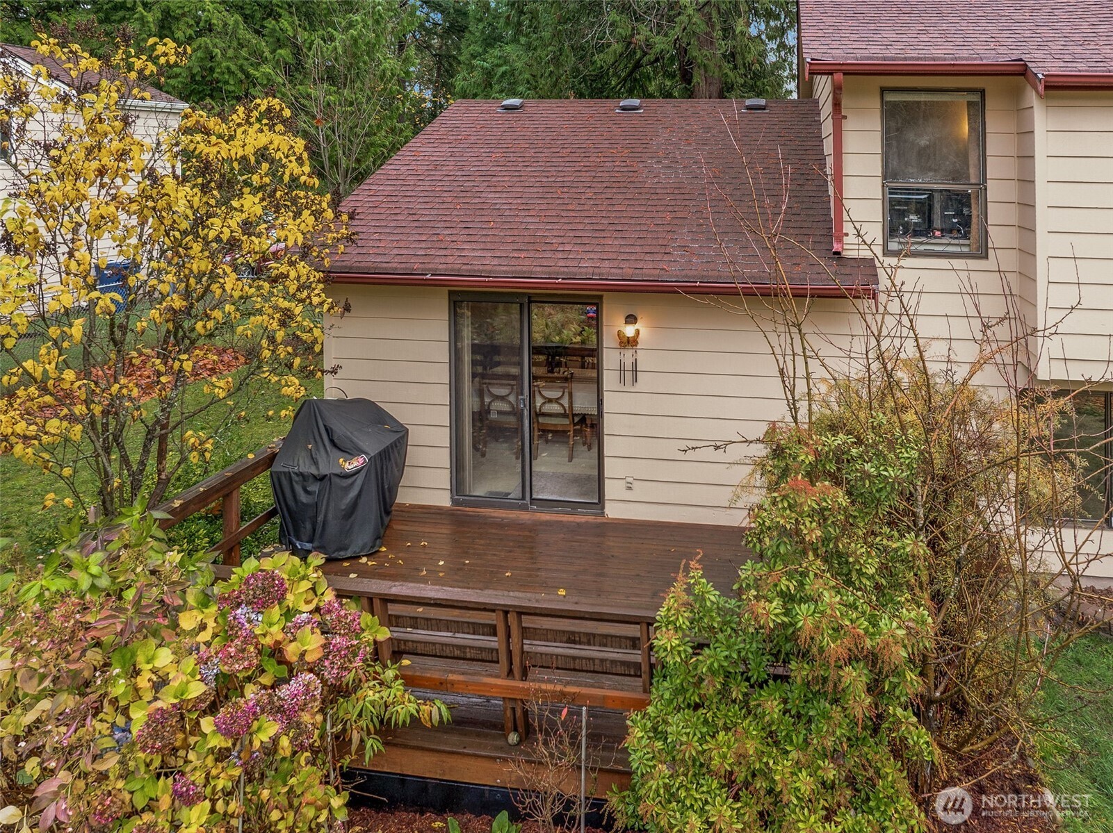 34609 4th Place South Federal Way, WA 98003 - Photo 26 of 38 a front view of a house with garden